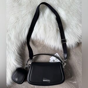 🖤🍋LULULEMON Leather Alternative Mini Bag 1.2 L- Black/Silver